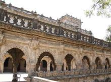 Stock brokers in Gondal